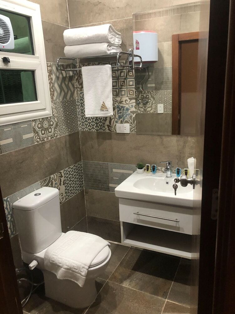 Hotel Pyramid Edge