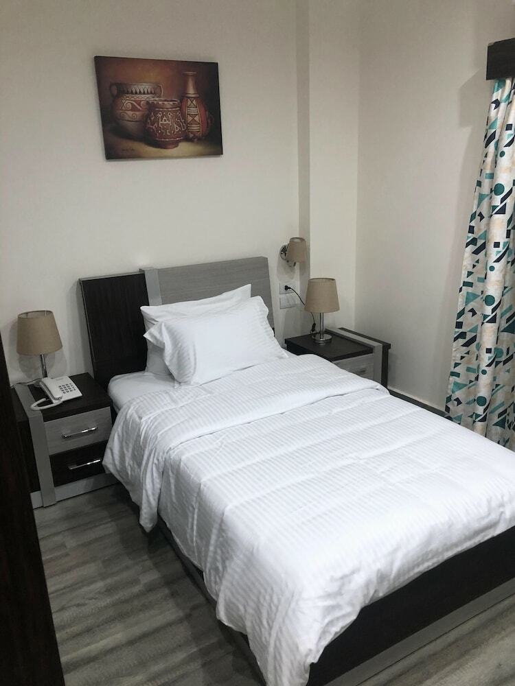 Hotel Pyramid Edge
