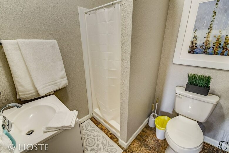 1br Downtown Townhome King Bed, 5 Min To Shops