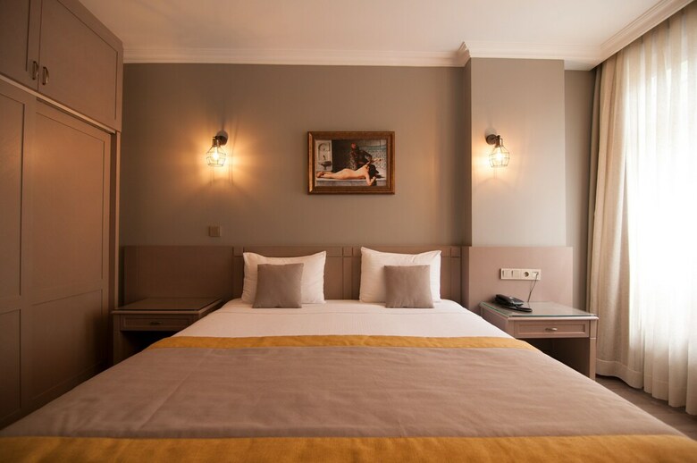 Seraglio Hotel & Suites