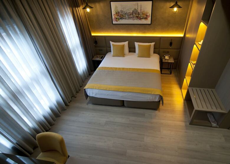 Seraglio Hotel & Suites