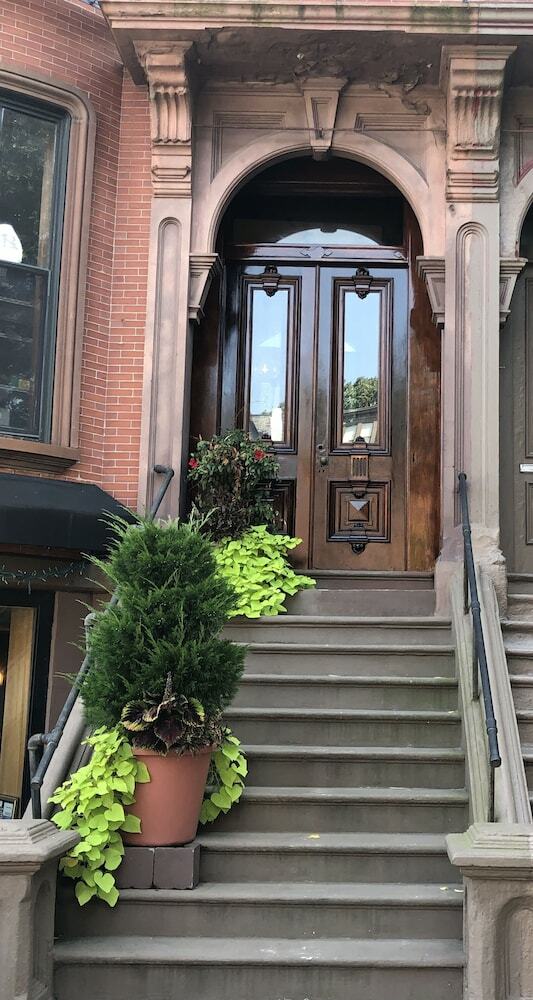 Boutique Apartments By The Upton Collection