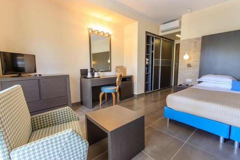 Alea Hotel & Suites