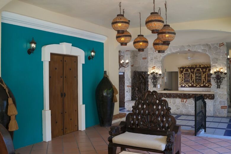 Hotel Los Arcos Suites