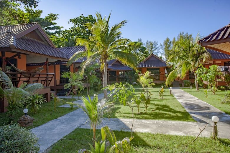 Hotel Lanta Pearl Beach Resort