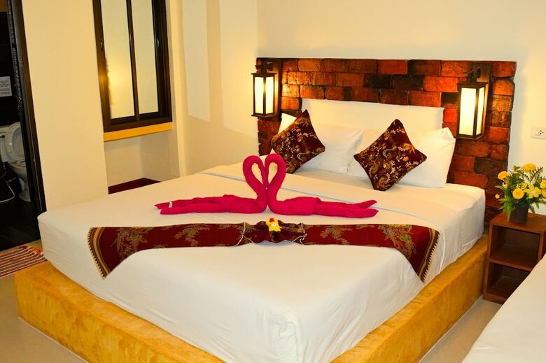 Hotel Lanta Pearl Beach Resort