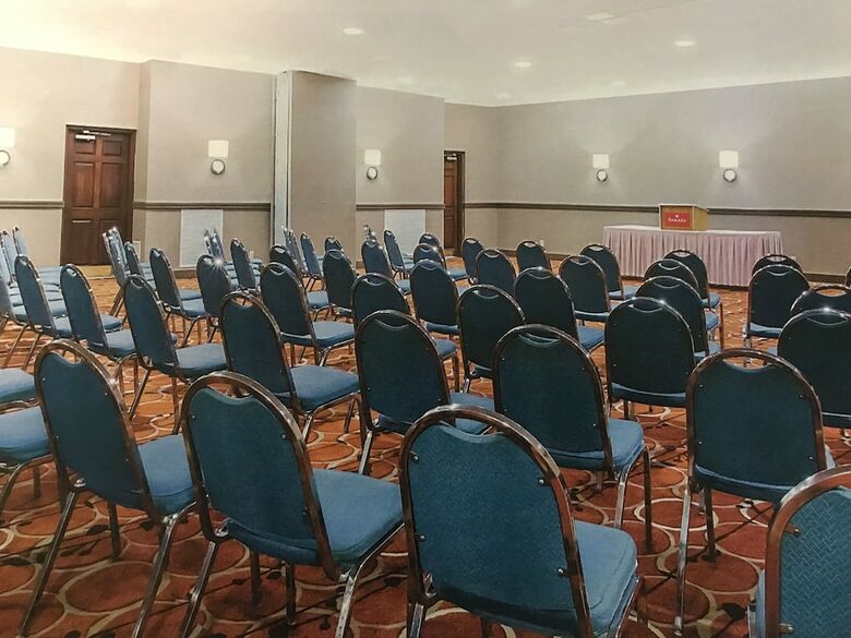 Hotel Clarion Inn - Airport University