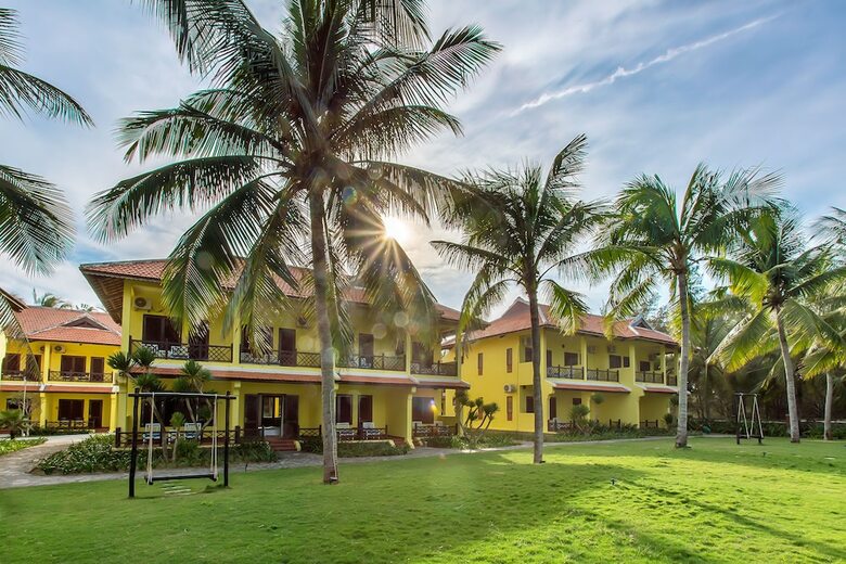 Hotel Tropical Beach Hoi An Resort