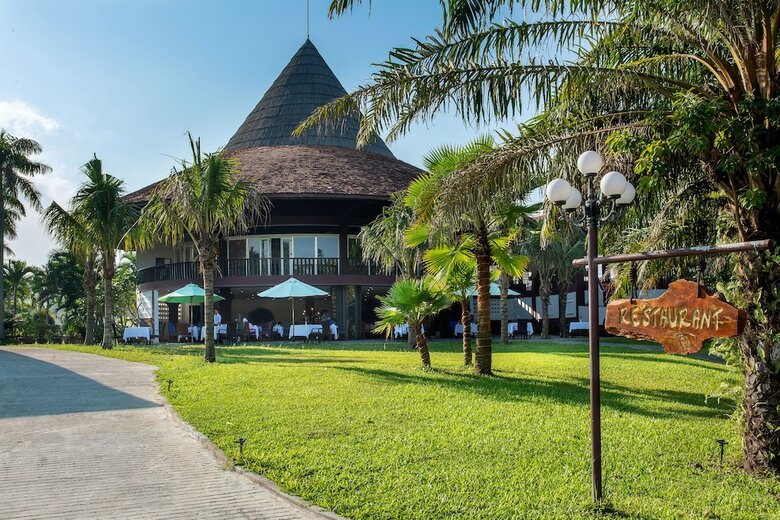 Hotel Tropical Beach Hoi An Resort