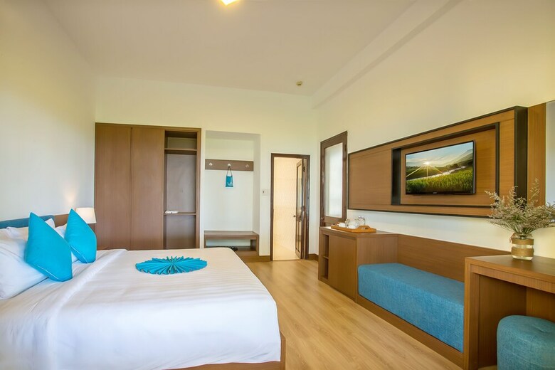 Hotel Tropical Beach Hoi An Resort