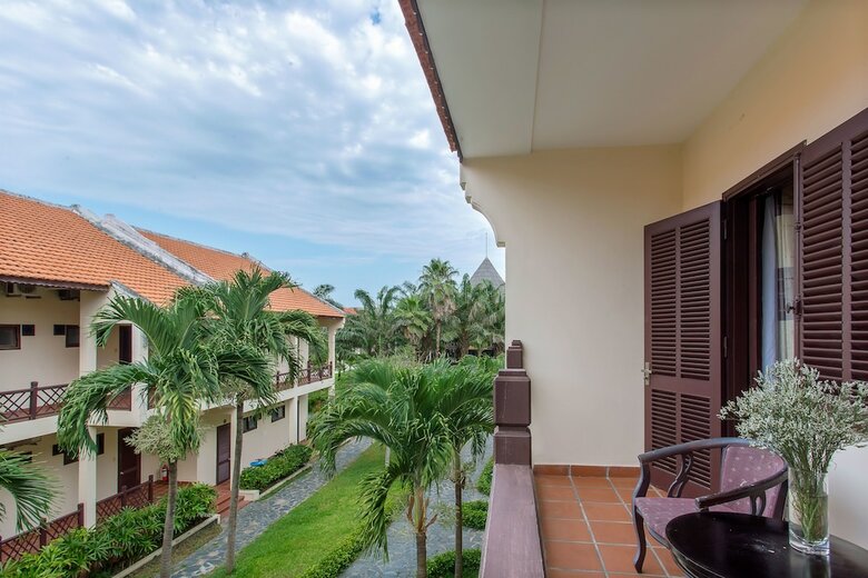 Hotel Tropical Beach Hoi An Resort