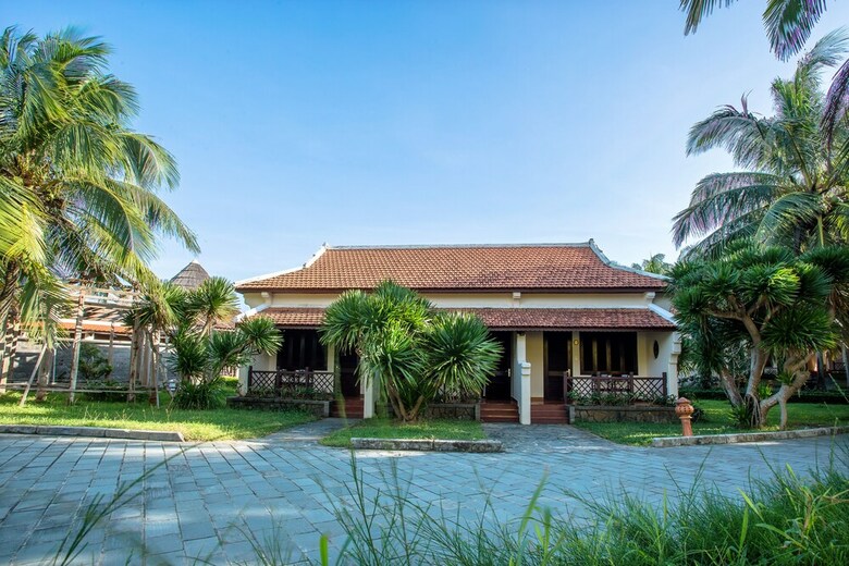 Hotel Tropical Beach Hoi An Resort