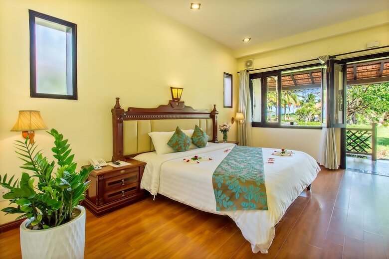 Hotel Tropical Beach Hoi An Resort
