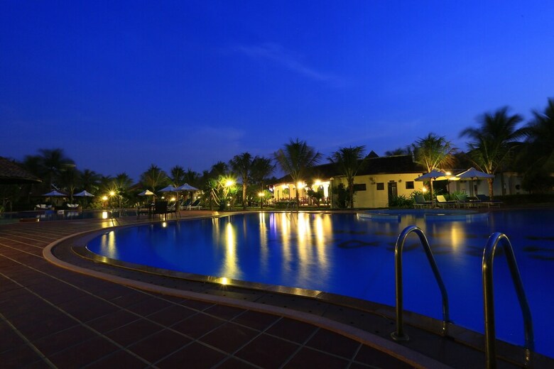 Hotel Tropical Beach Hoi An Resort