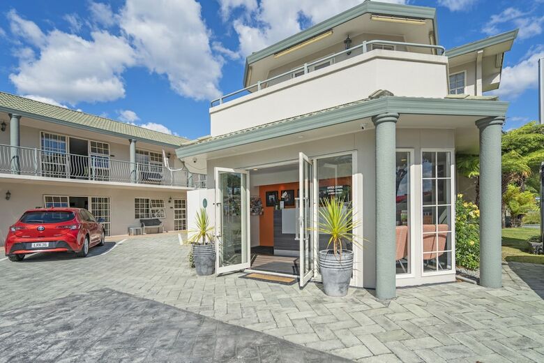 Motel Silver Fern Accommodation & Spa