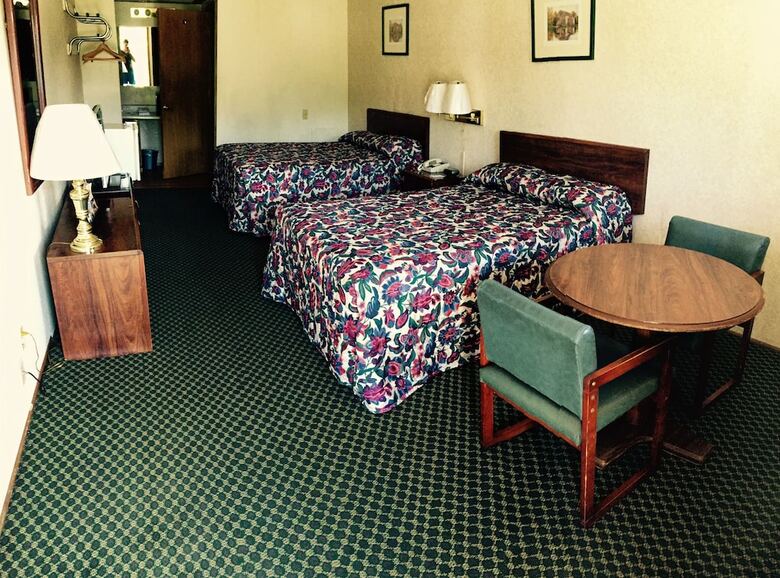 Hotel Chapmanville Inn