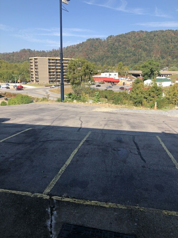 Hotel Chapmanville Inn