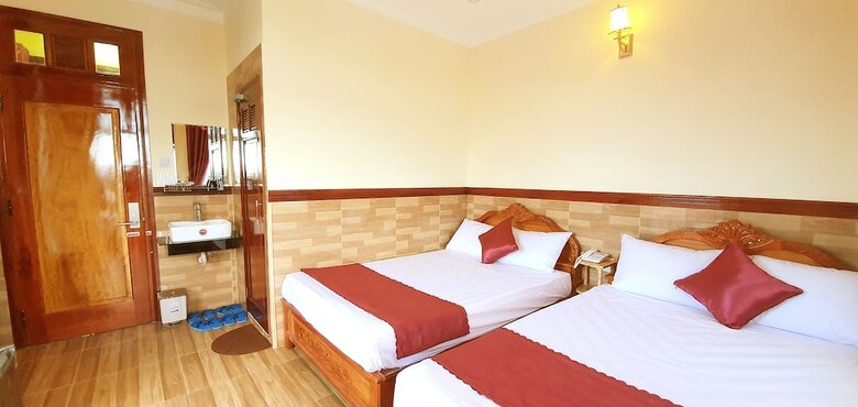 Dinh Loan Hotel