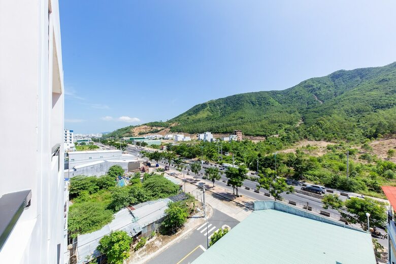 Hotel Oyo 524 Nhat Le 2