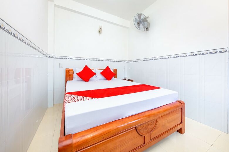 Hotel Oyo 524 Nhat Le 2