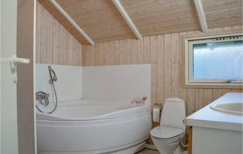 Holiday Home Dronningm�lle 50