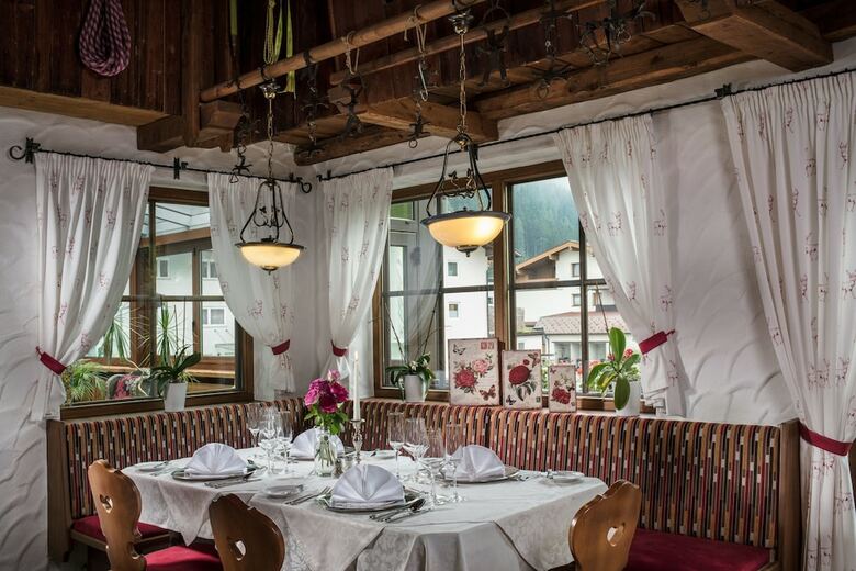 Hotel H�hlenstein
