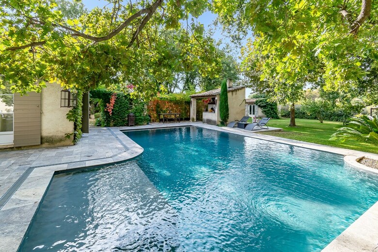 Rustical Villa With Swimming Pool, Jacuzzi And Garden