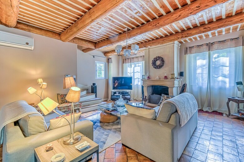Rustical Villa With Swimming Pool, Jacuzzi And Garden