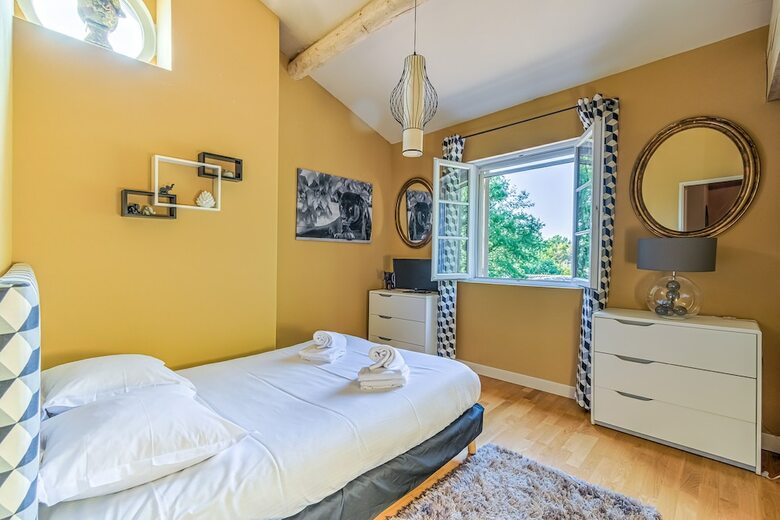 Rustical Villa With Swimming Pool, Jacuzzi And Garden