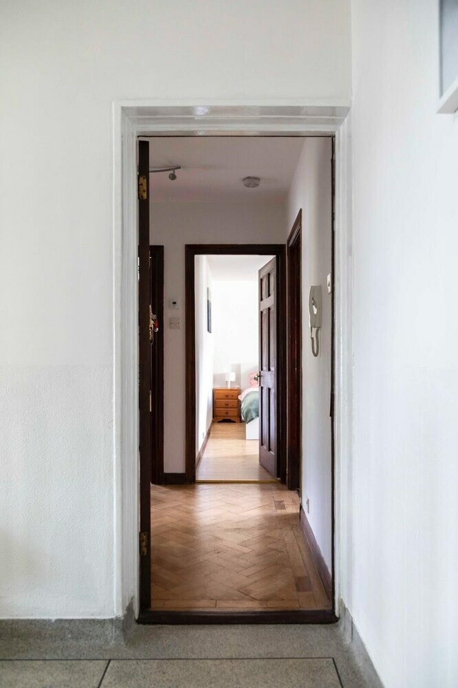 Warner House Apartments