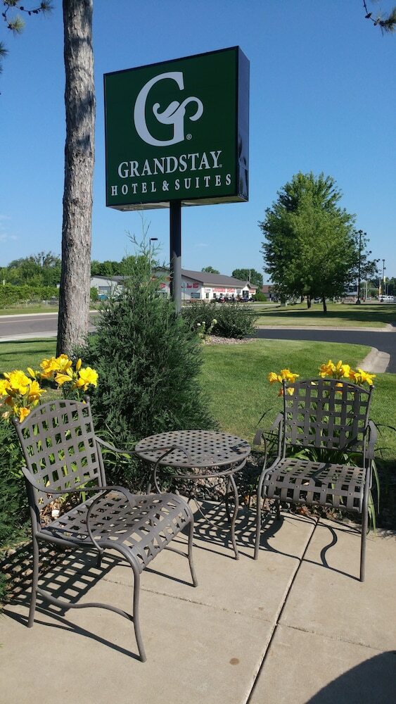 Grandstay Hotel & Suites
