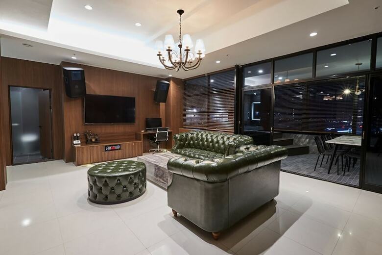 Partyz Hotel