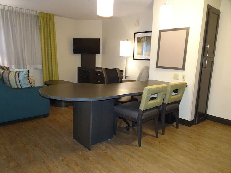 Aparthotel Candlewood Suites Richmond-west