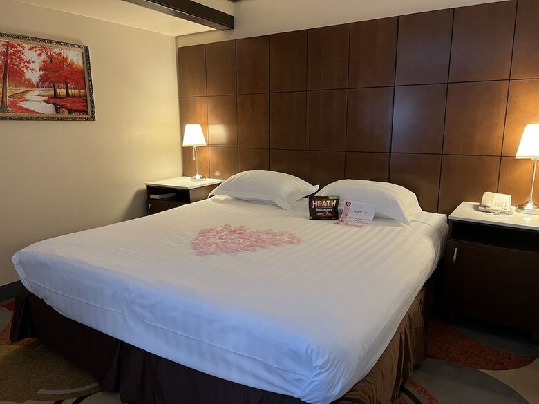 La Crystal Hotel