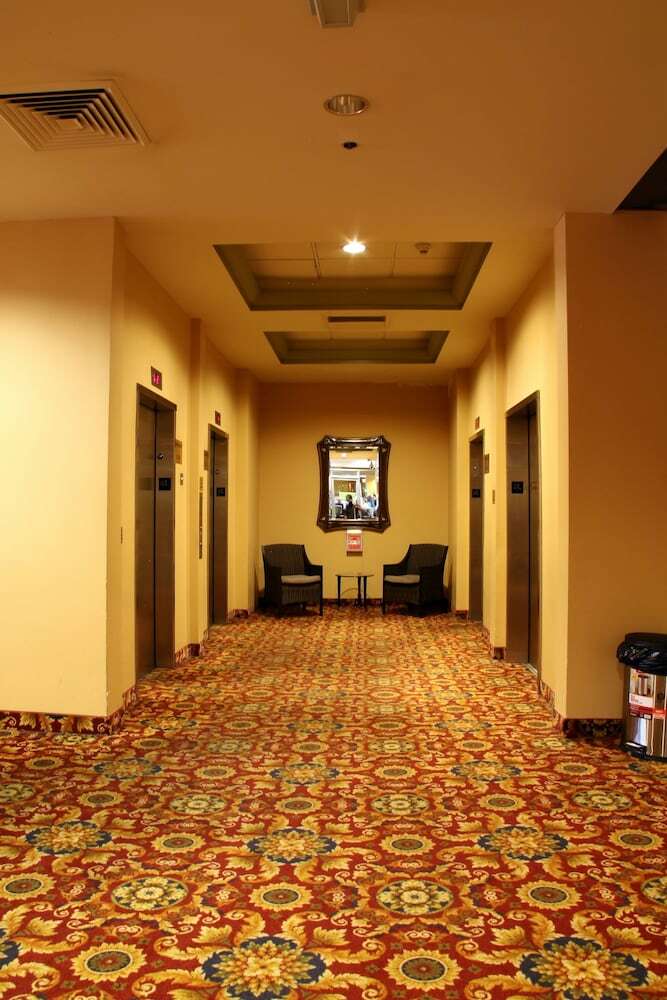 La Crystal Hotel
