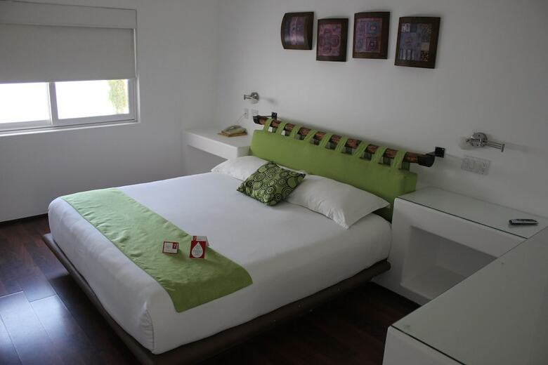 Hotel Seven Crown Express & Suites Cabo San Lucas
