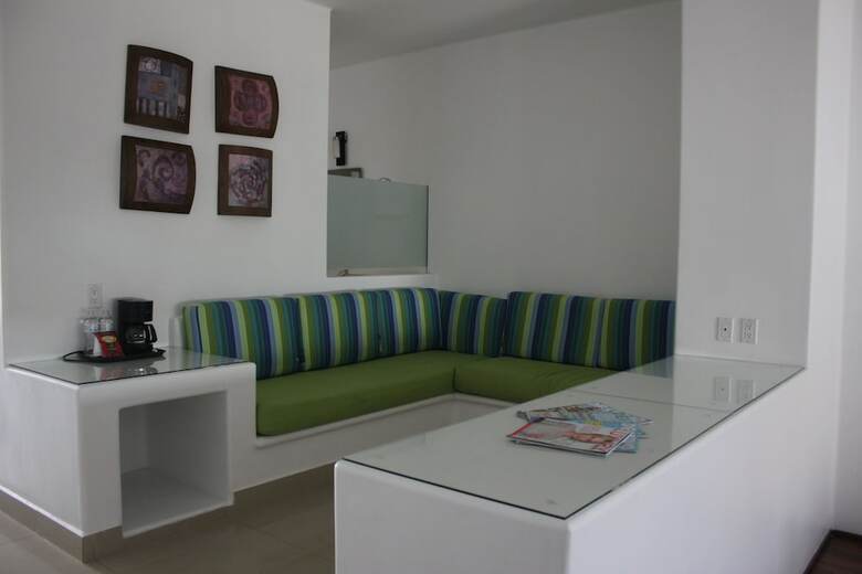 Hotel Seven Crown Express & Suites Cabo San Lucas