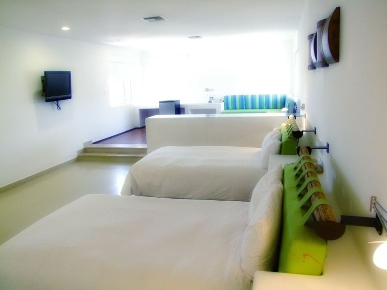 Hotel Seven Crown Express & Suites Cabo San Lucas