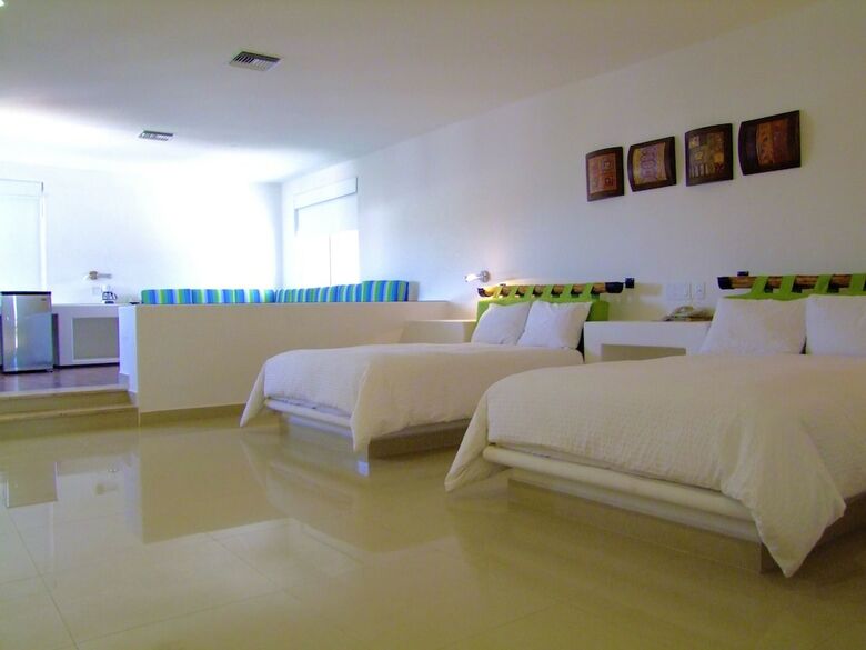 Hotel Seven Crown Express & Suites Cabo San Lucas
