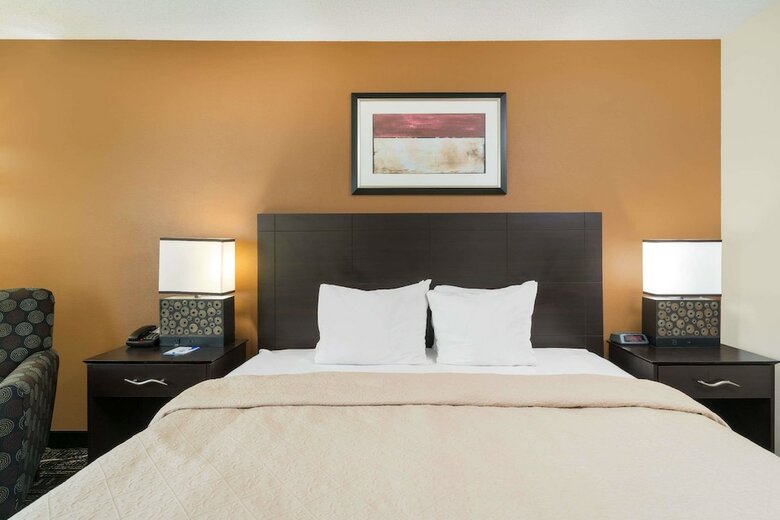 Hotel Quality Inn & Suites