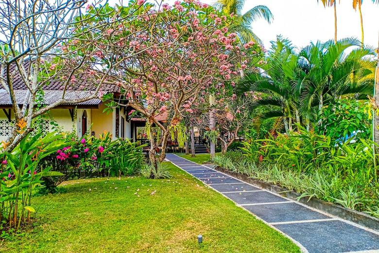 Oyo 1508 Mascot Beach Hotel