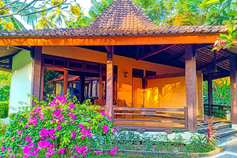Oyo 1508 Mascot Beach Hotel