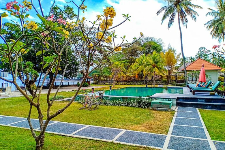 Oyo 1508 Mascot Beach Hotel