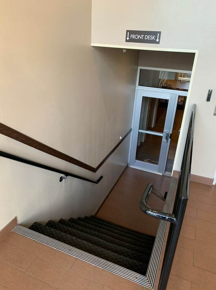 Hotel Cresthaven Inn