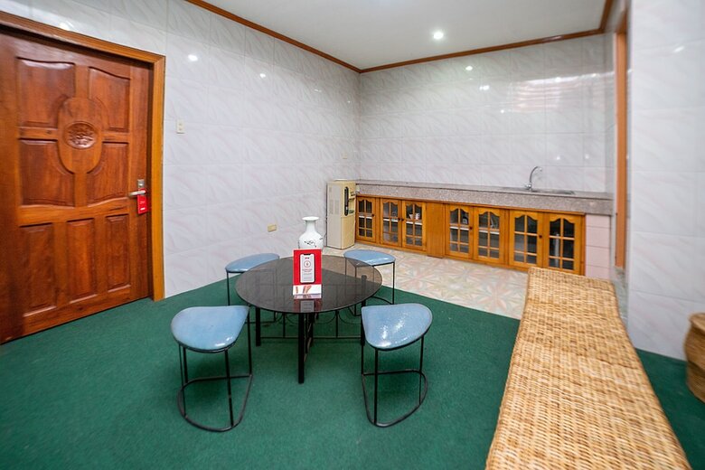 Oyo 448 Pvc Hotel