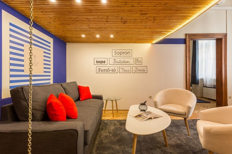 Jokai 3 Apartment