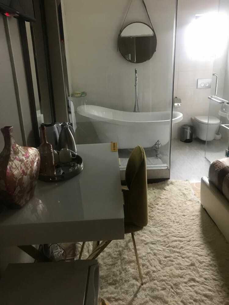 Hotel Luxlusive Guest House
