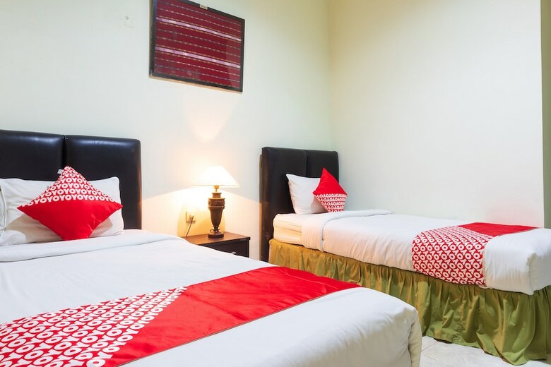 Hostal Oyo 1682 Greenia Hotel