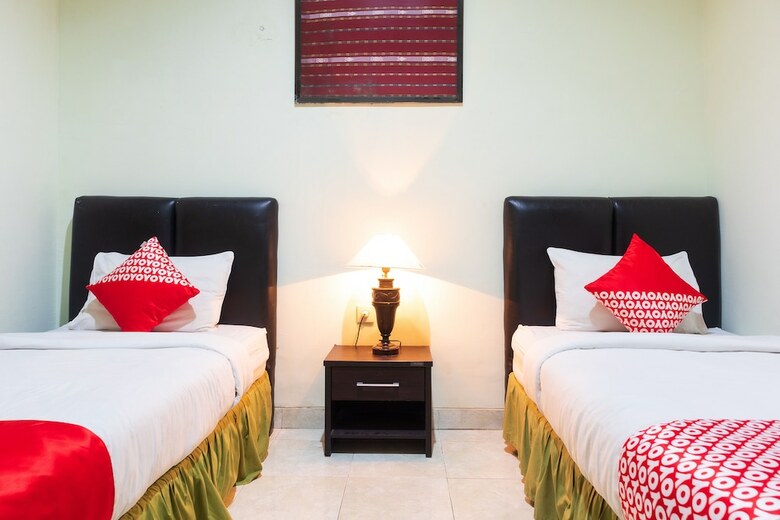 Hostal Oyo 1682 Greenia Hotel