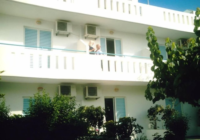 Aparthotel Julia Apartments